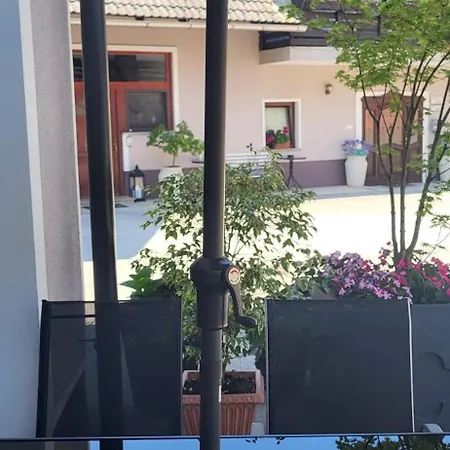 & Kepic, Airport Alojamento de Acomodação e Pequeno-almoço Cerklje na Gorenjskem