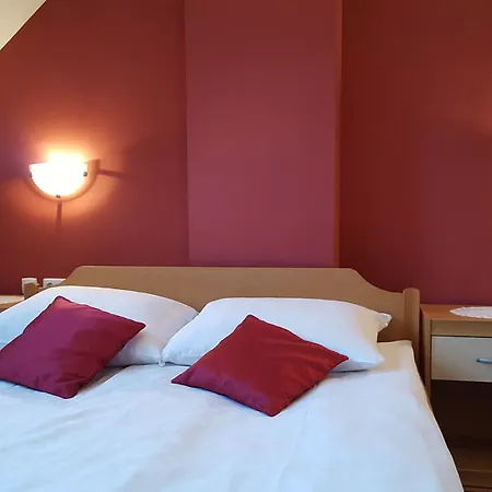 & Kepic, Airport Nocleg ze śniadaniem