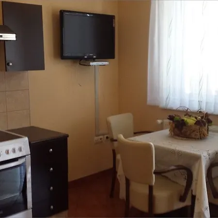 & Kepic, Airport Bed & Breakfast 3*