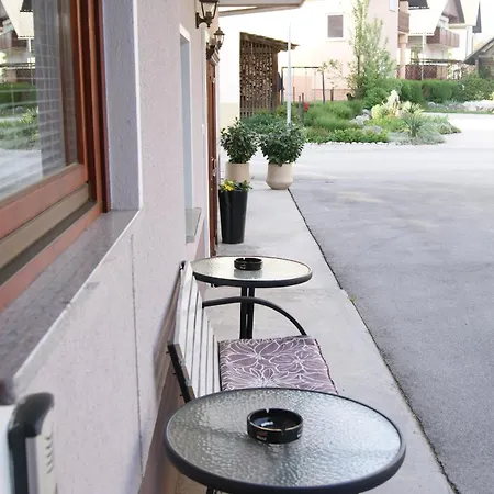 & Kepic, Airport Nocleg ze śniadaniem 3*