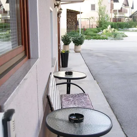& Kepic, Airport Bed & Breakfast 3*