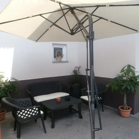 Bed & Breakfast & Kepic, Airport