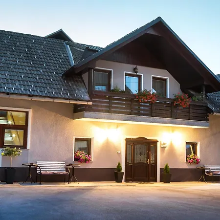 & Kepic, Airport Bed & Breakfast