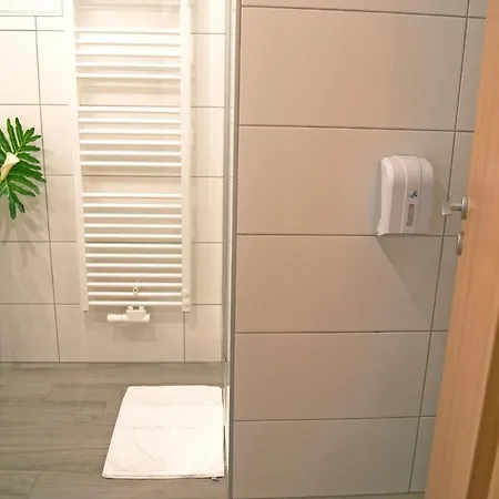 & Kepic, Airport Nocleg ze śniadaniem 3*