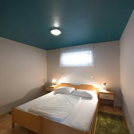 & Kepic, Airport Bed and breakfast