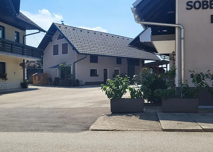 Bed & Breakfast & Kepic, Airport