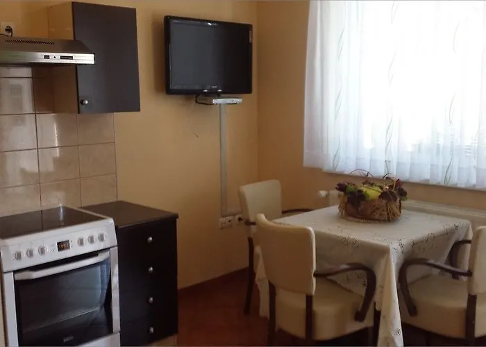 & Kepic, Airport Bed & Breakfast 3*