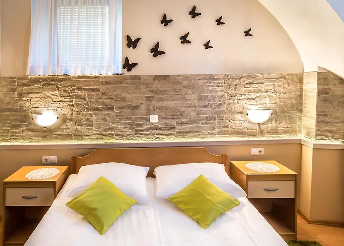 & Kepic, Airport Bed & Breakfast 3*