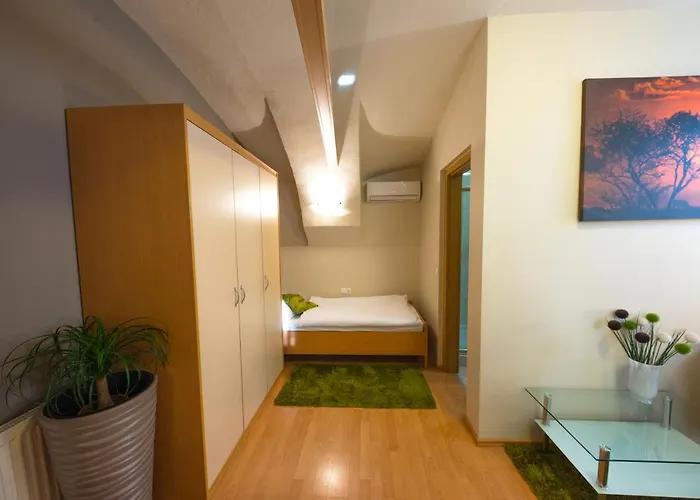 Bed & Breakfast & Kepic, Airport 3*